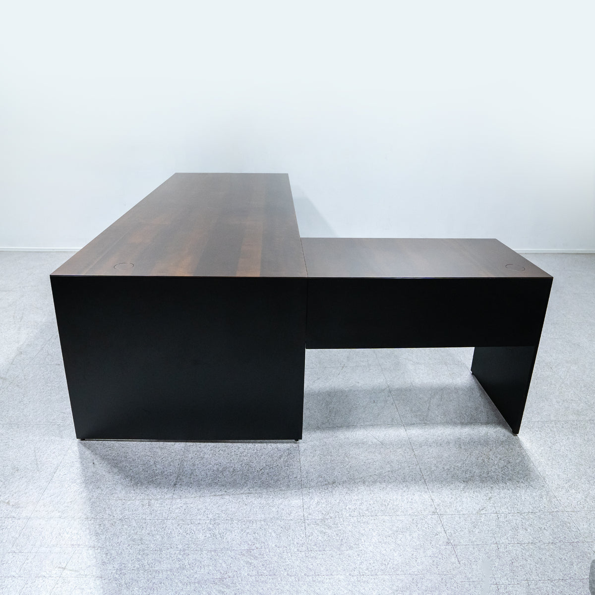 Cassina ixc. / AIR FRAME 3009 EXECUTIVE DESK – Back to the Furniture