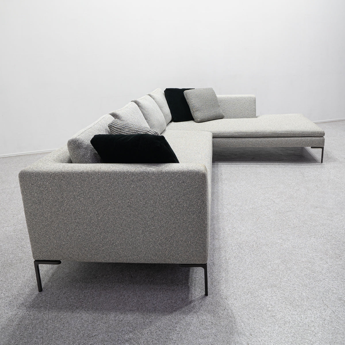 B&B ITALIA / CHARLES – Back to the Furniture