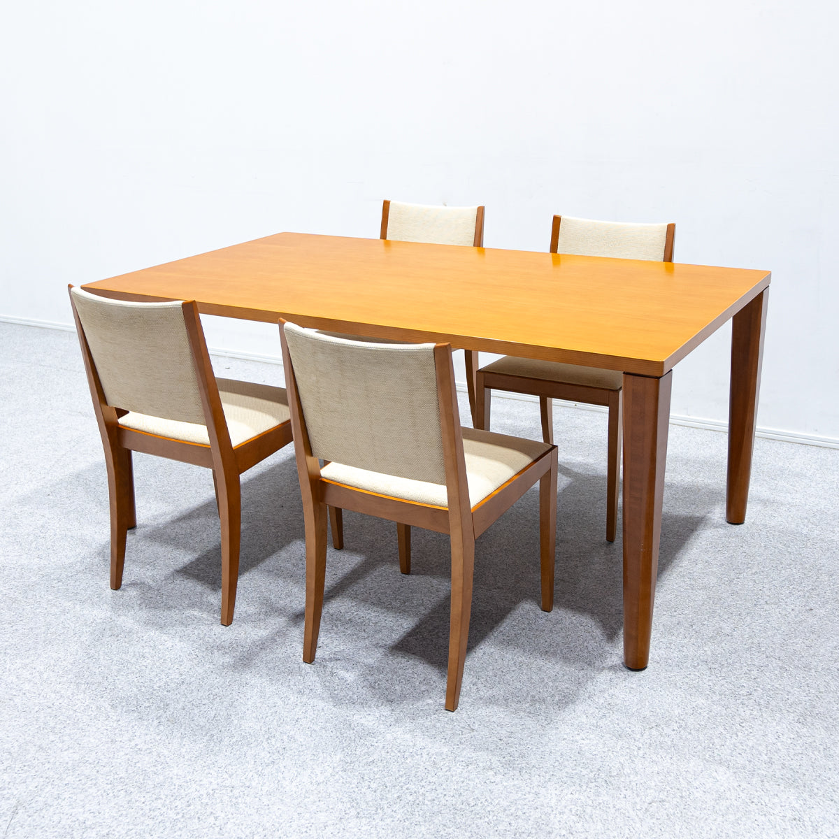 arflex / NS2F Dining Table, KUF Dining Chair – Back to the