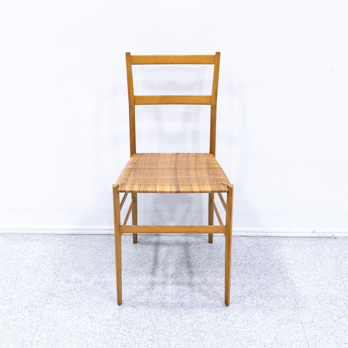 Cassina / 699 SUPERLEGGERA – Back to the Furniture