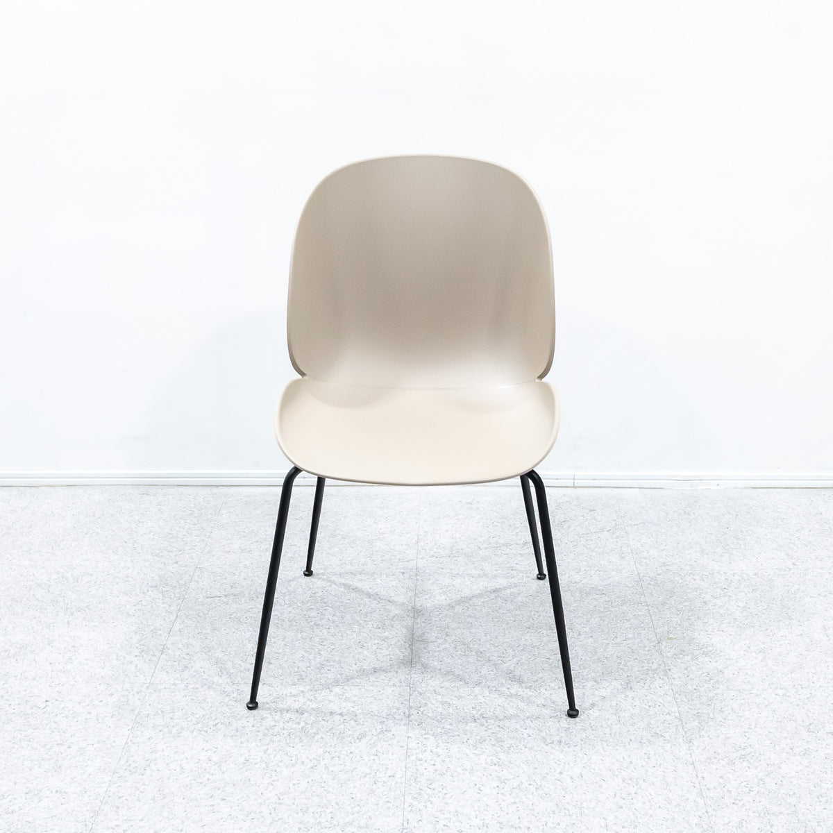 GUBI / Beetle Dining Chair Un-Upholstered – Back to the Furniture