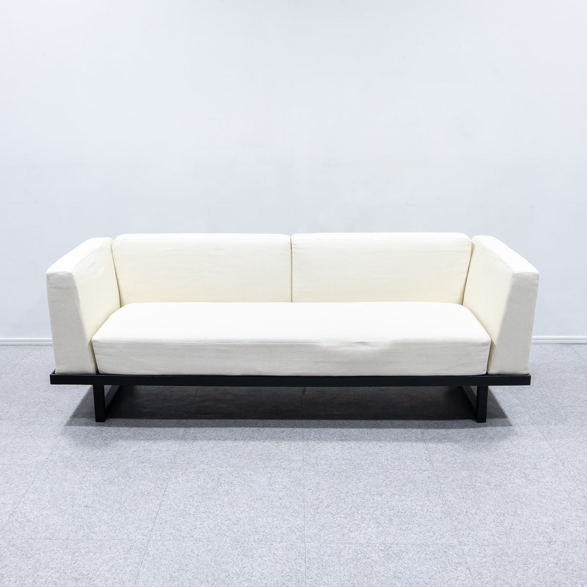 Cassina ixc. ⁄ SKIFF – Back to the Furniture