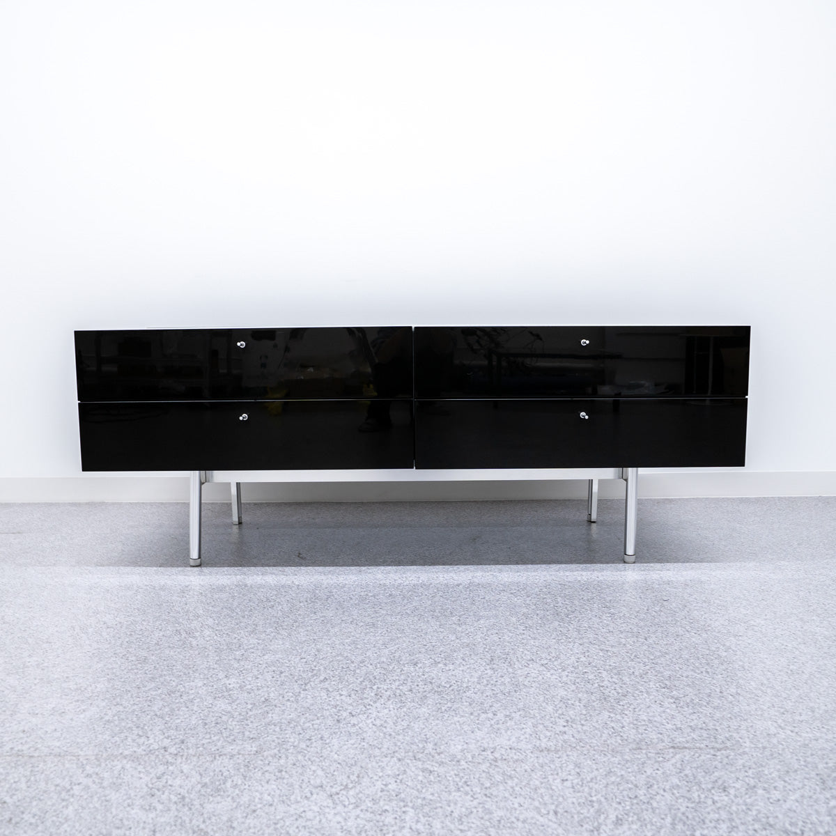 Cassina / 255 FLAT – Back to the Furniture
