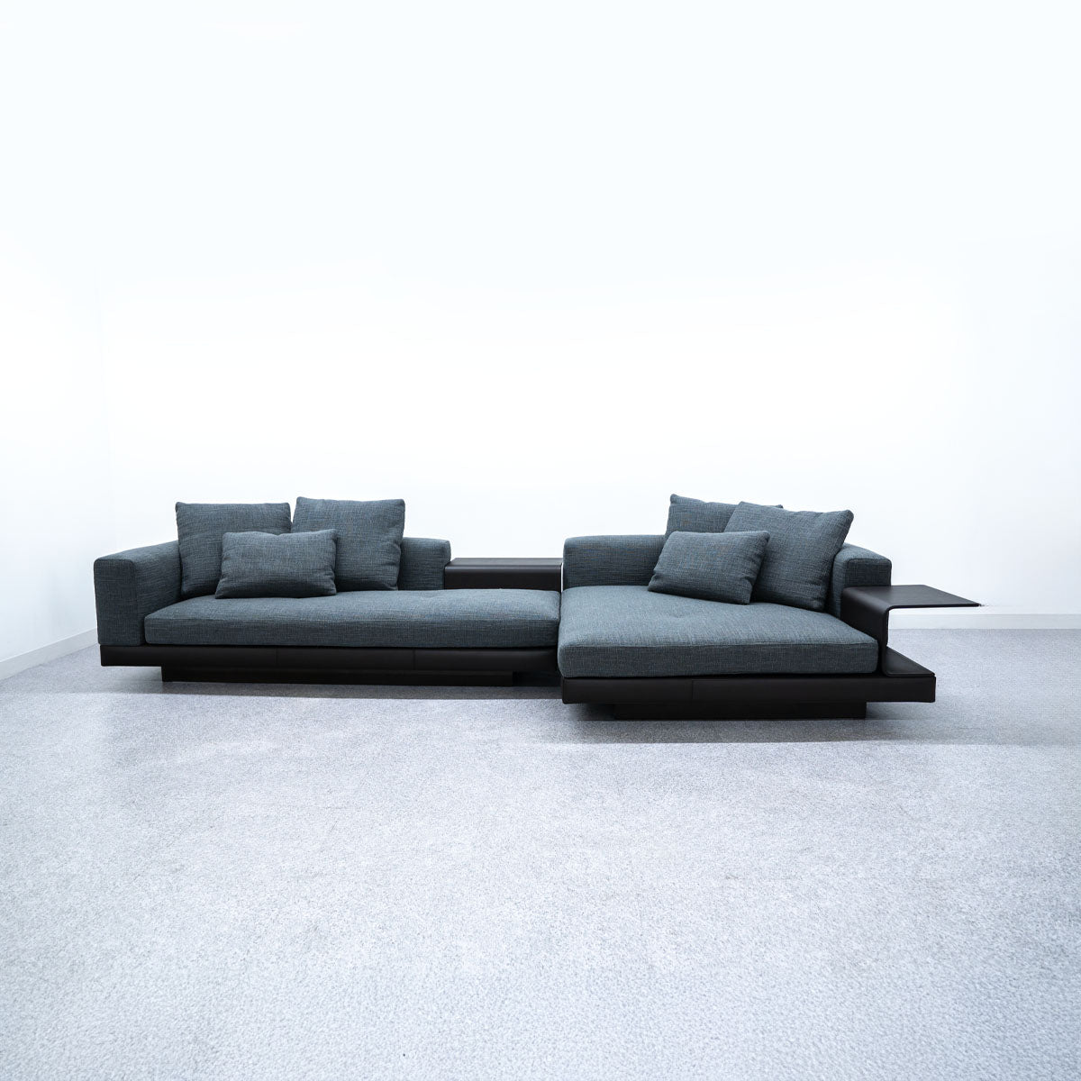 Minotti / Connery – Back to the Furniture