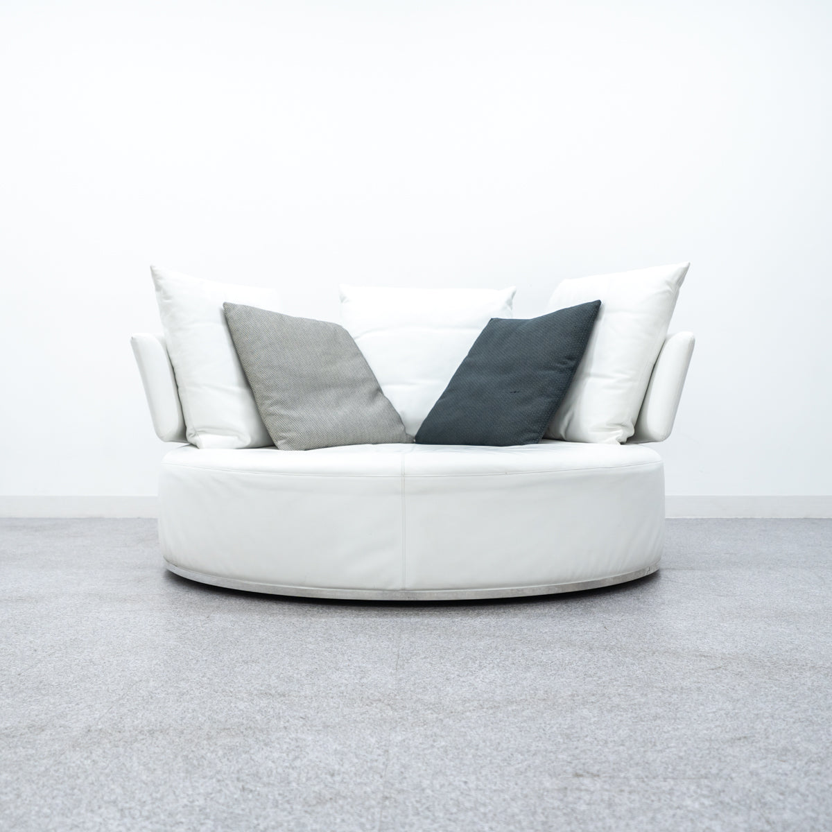 B&B ITALIA MAXALTO / Amoenus – Back to the Furniture