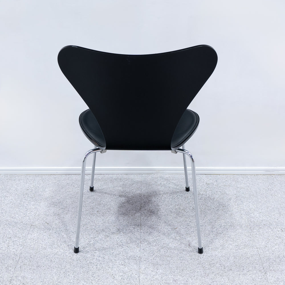 FRITZ HANSEN / SERIES 7 BLACK LEATHER