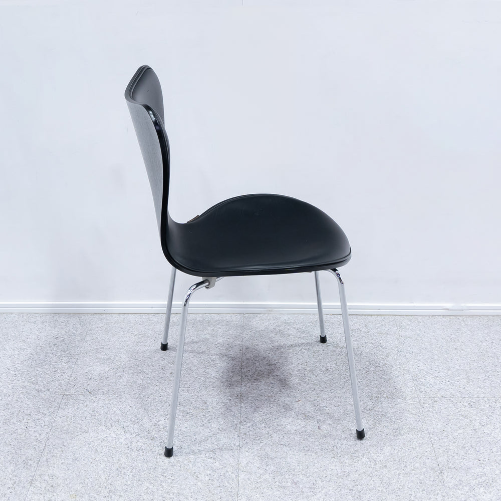 FRITZ HANSEN / SERIES 7 BLACK LEATHER