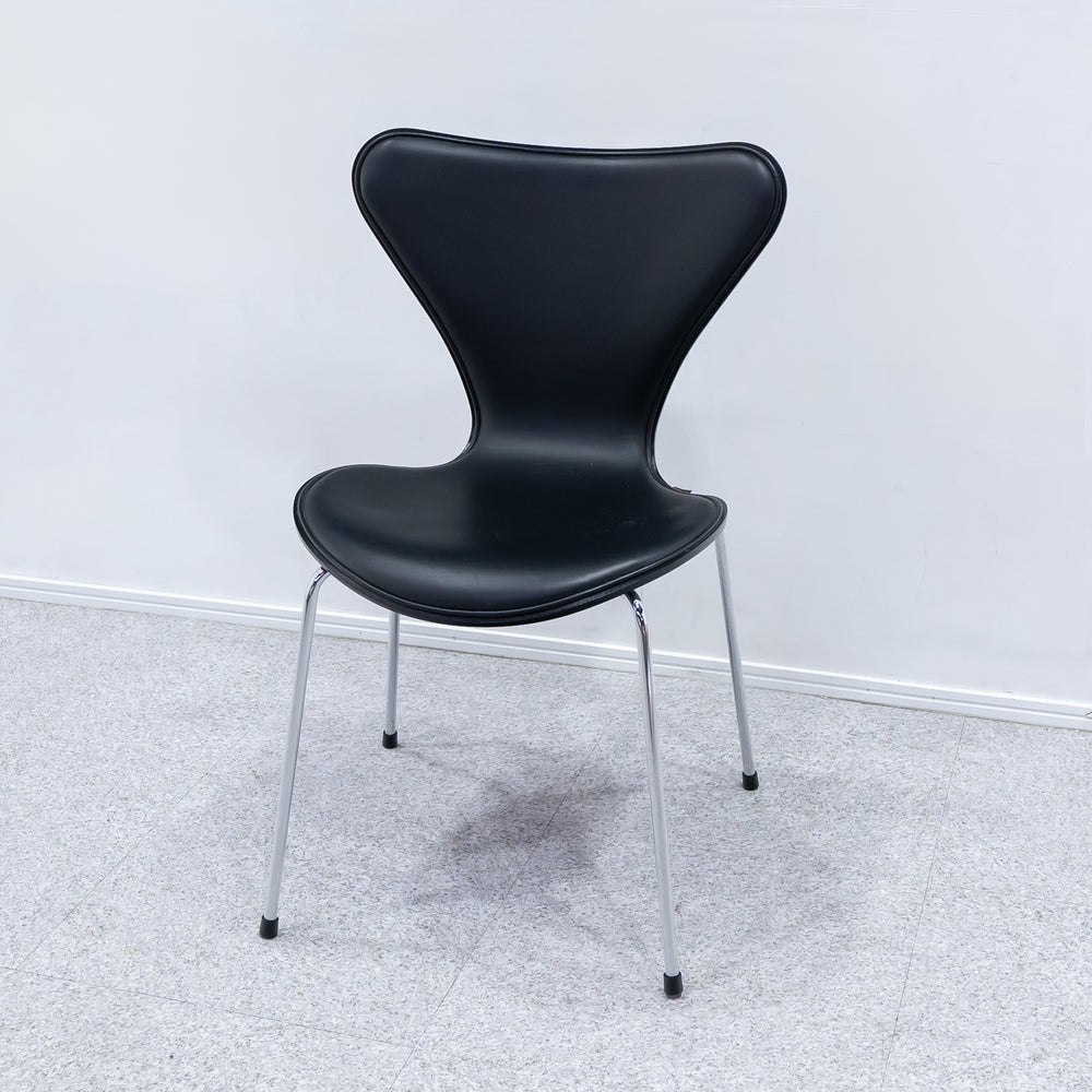 FRITZ HANSEN / SERIES 7 BLACK LEATHER