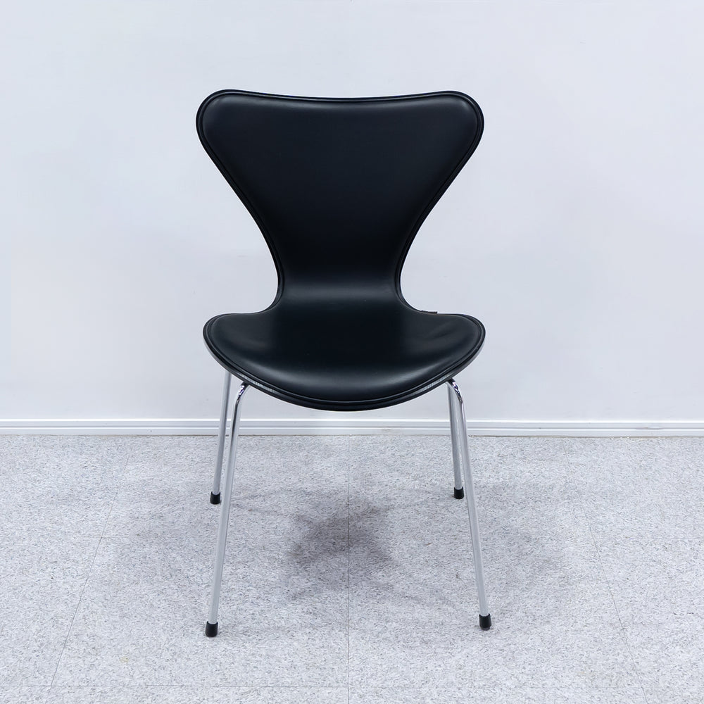FRITZ HANSEN / SERIES 7 BLACK LEATHER
