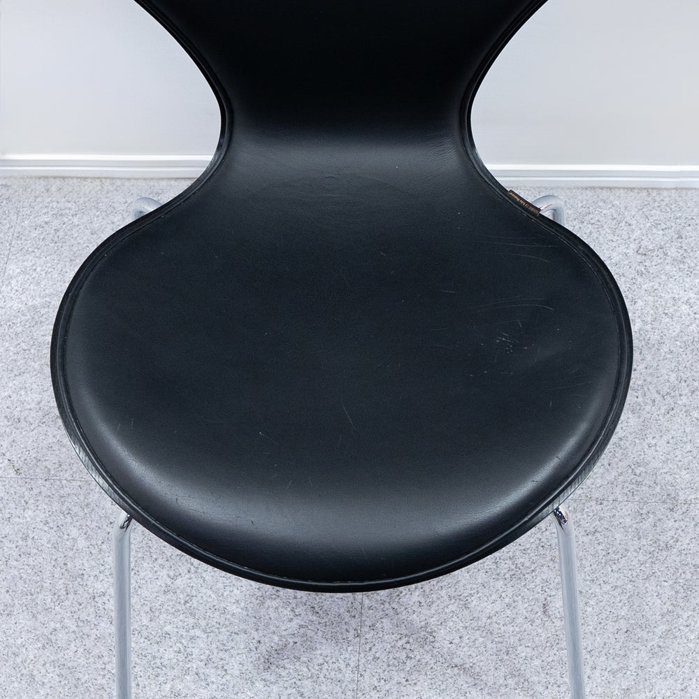 FRITZ HANSEN / SERIES 7 BLACK LEATHER