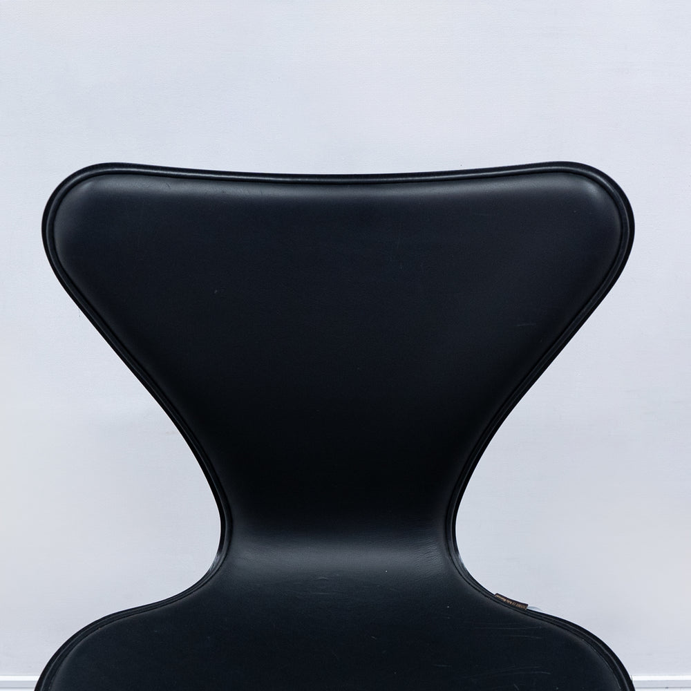 FRITZ HANSEN / SERIES 7 BLACK LEATHER