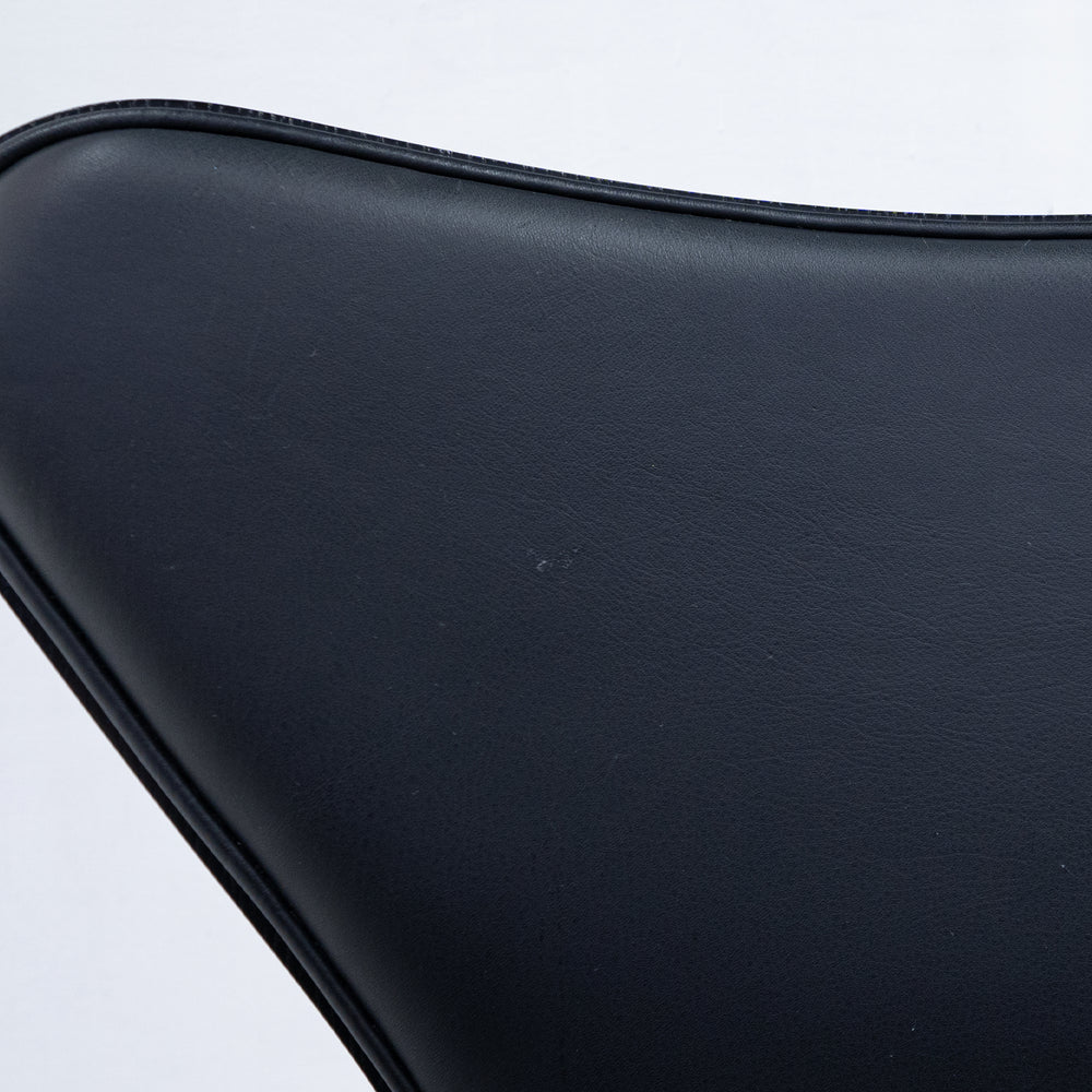 FRITZ HANSEN / SERIES 7 BLACK LEATHER