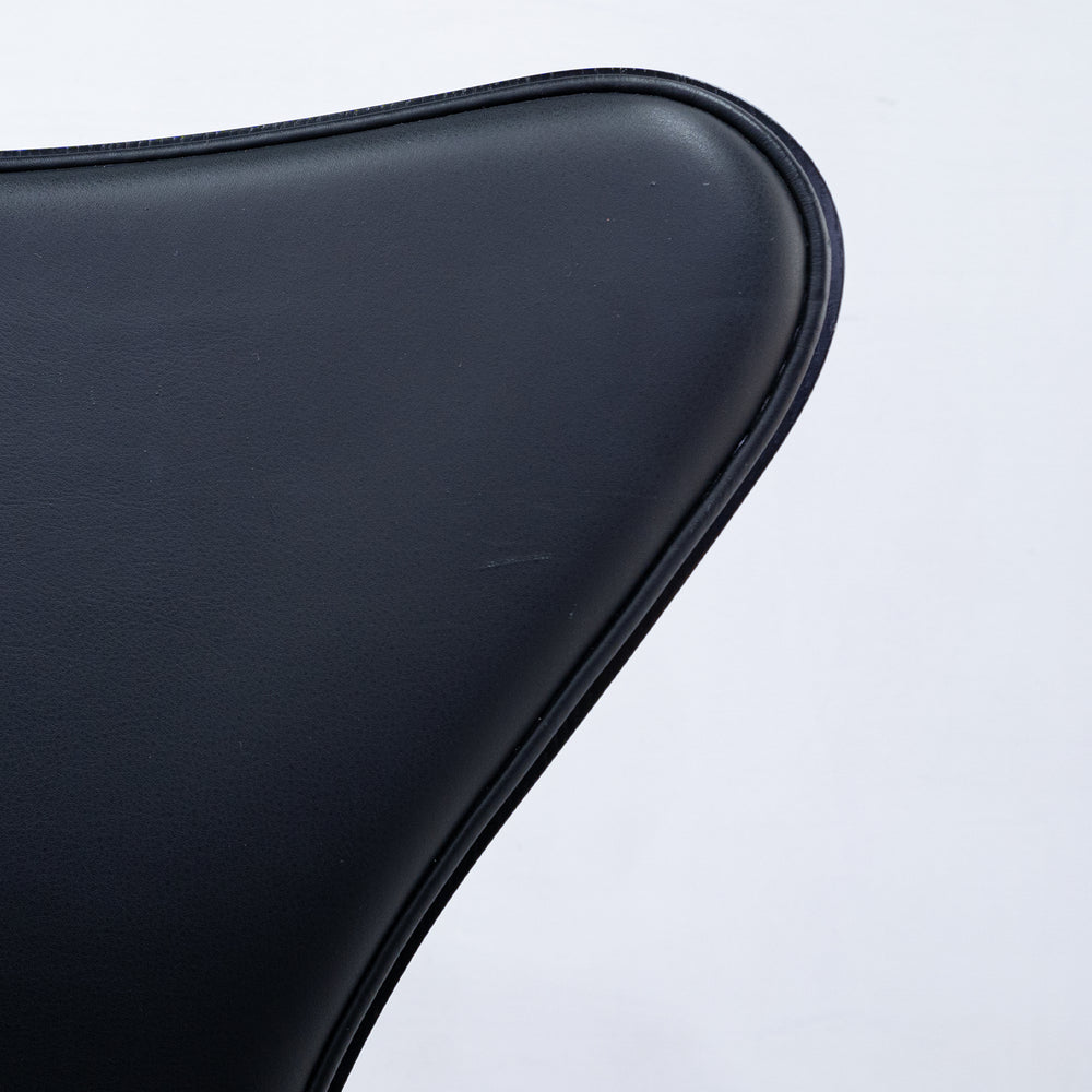 FRITZ HANSEN / SERIES 7 BLACK LEATHER