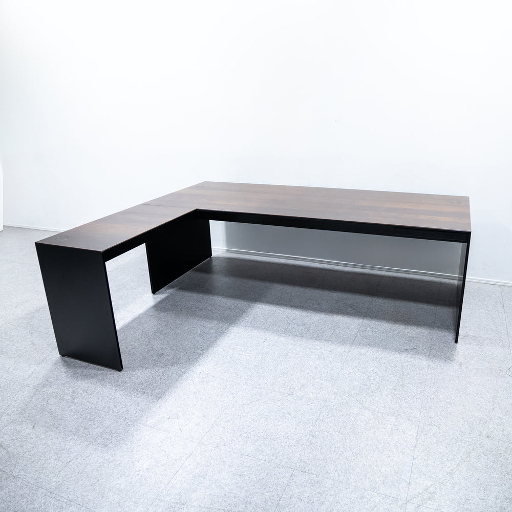 Cassina ixc. / AIR FRAME 3009 EXECUTIVE DESK – Back to the Furniture