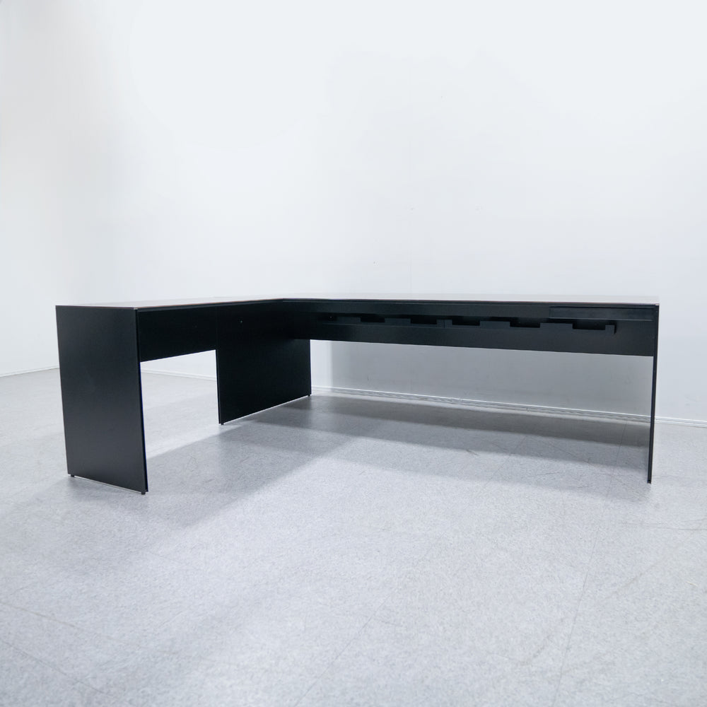 Cassina ixc. / AIR FRAME 3009 EXECUTIVE DESK – Back to the Furniture