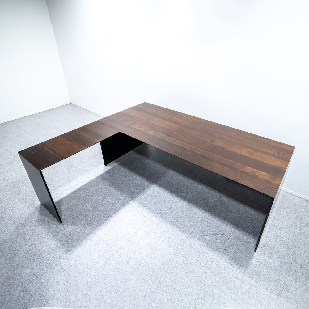 Cassina ixc. / AIR FRAME 3009 EXECUTIVE DESK – Back to the Furniture