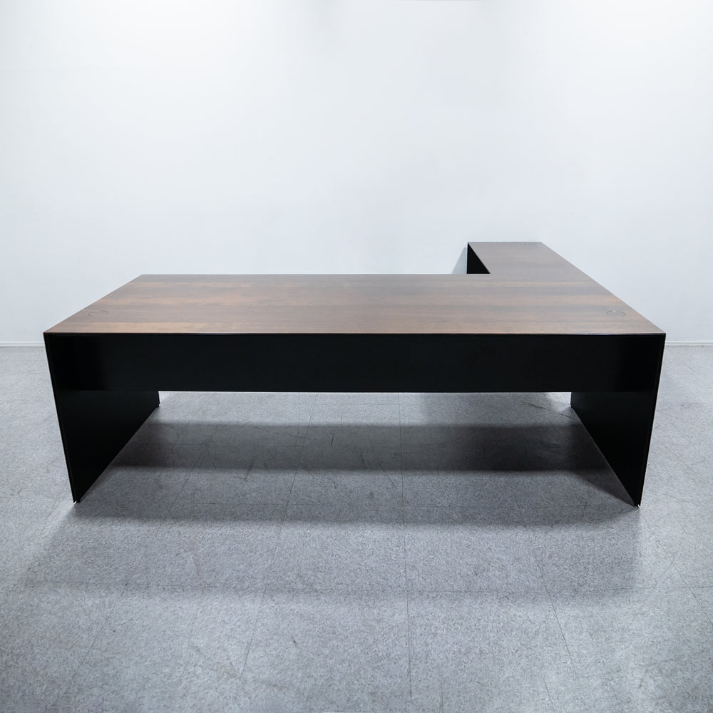 Cassina ixc. / AIR FRAME 3009 EXECUTIVE DESK – Back to the Furniture