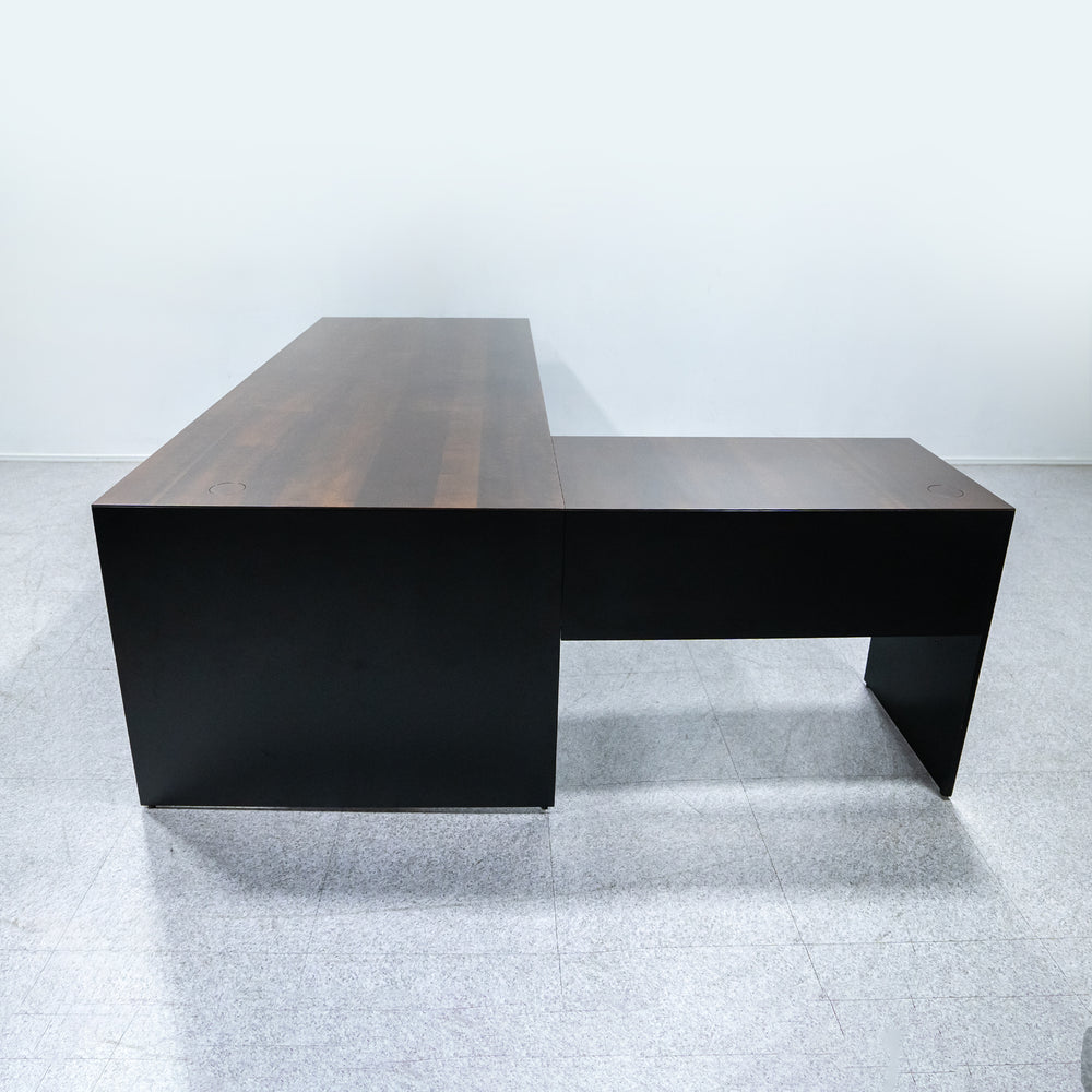 Cassina ixc. / AIR FRAME 3009 EXECUTIVE DESK – Back to the Furniture