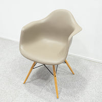 Herman Miller / Eames Plastic Arm Shell Chair
