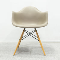 Herman Miller / Eames Plastic Arm Shell Chair