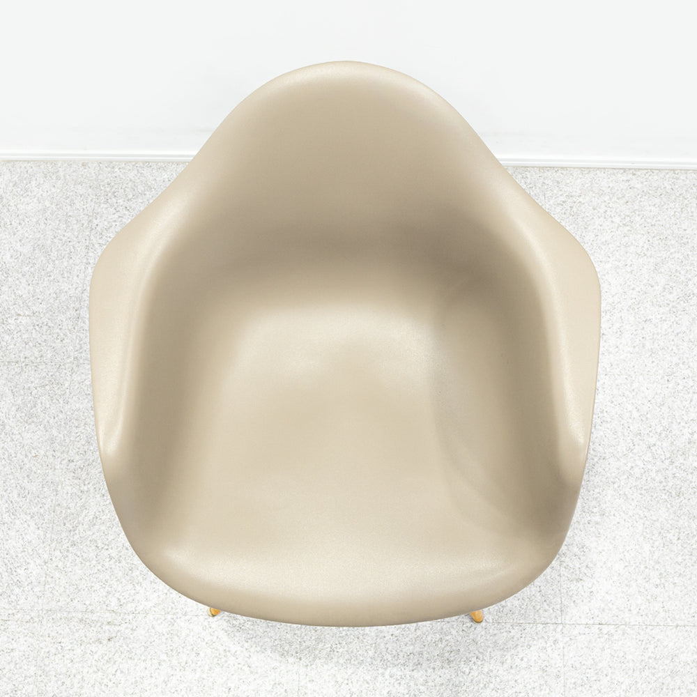 Herman Miller / Eames Plastic Arm Shell Chair