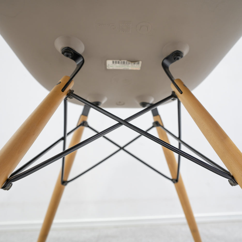 Herman Miller / Eames Plastic Arm Shell Chair