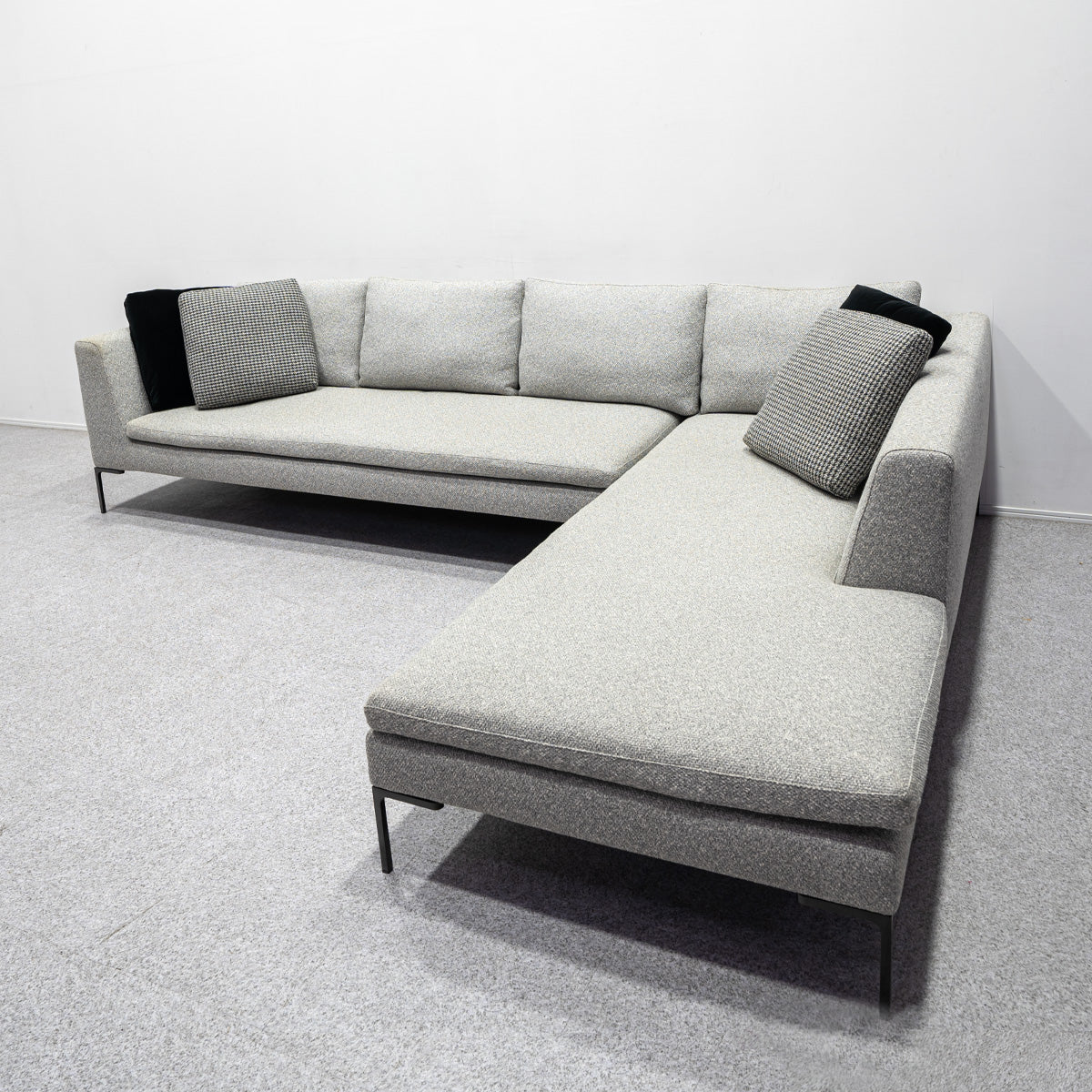 B&B ITALIA / CHARLES – Back to the Furniture