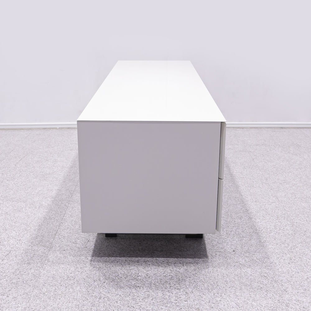 Cassina ixc. / LOTUS theater board