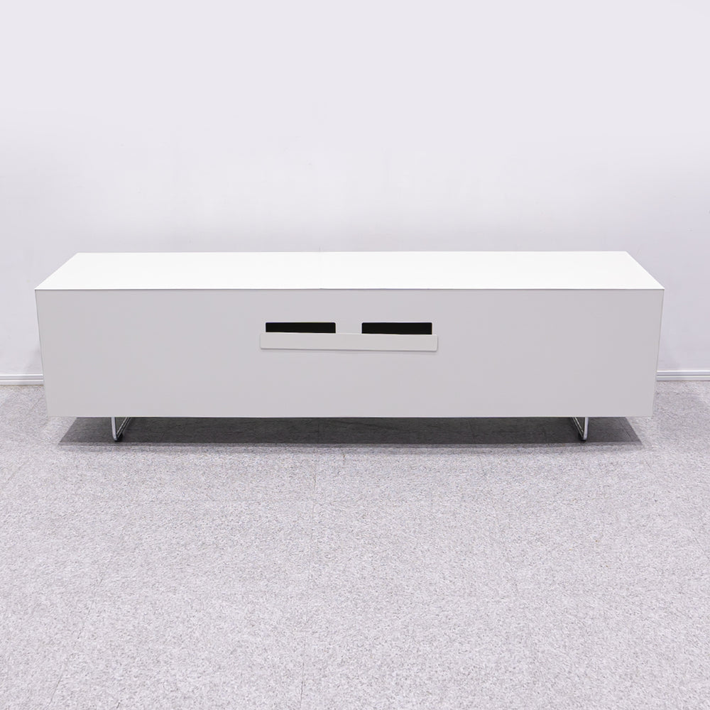 Cassina ixc. / LOTUS theater board