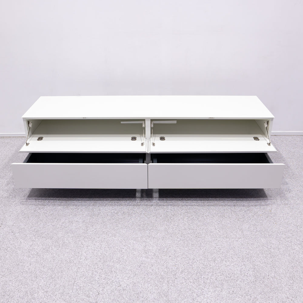 Cassina ixc. / LOTUS theater board