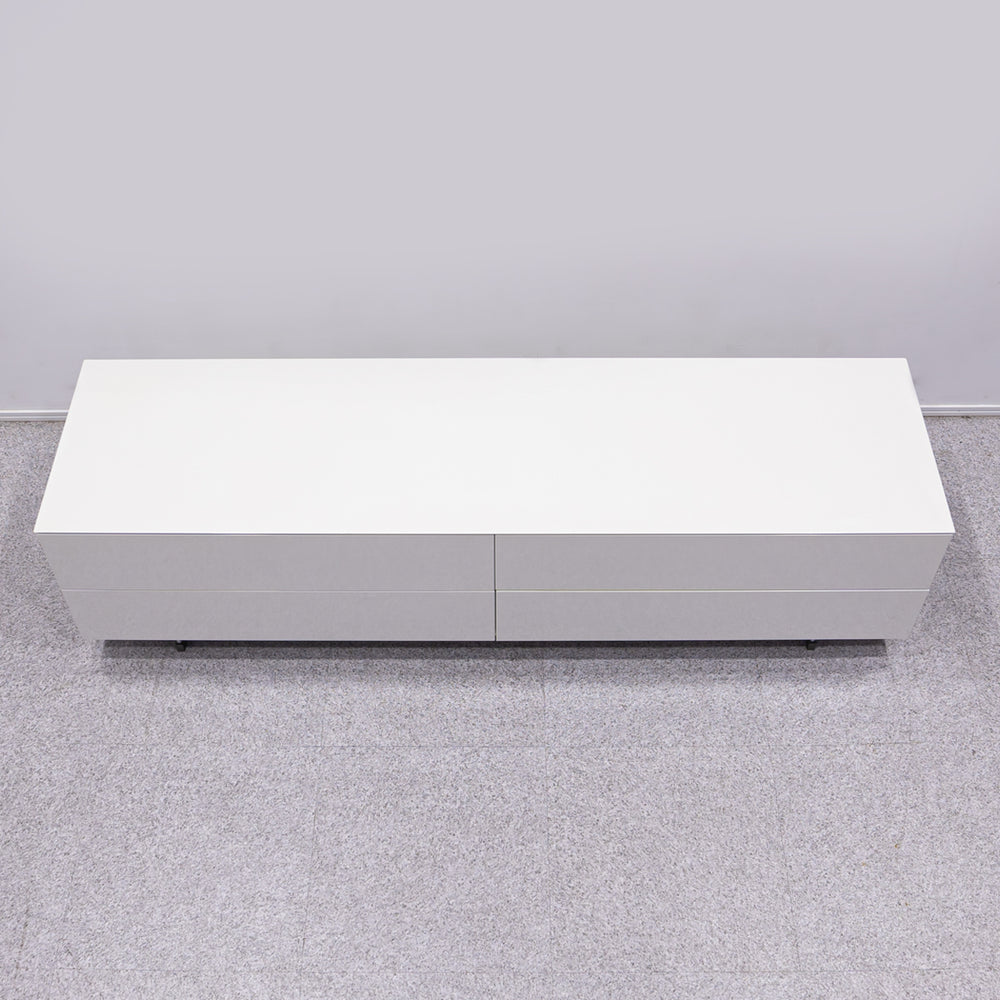 Cassina ixc. / LOTUS theater board