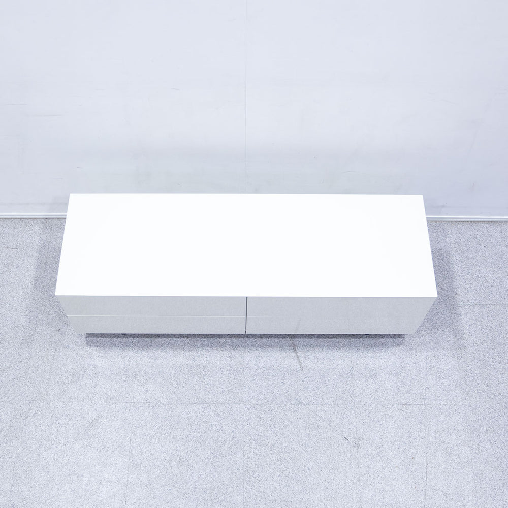 Cassina ixc. / LOTUS theater board