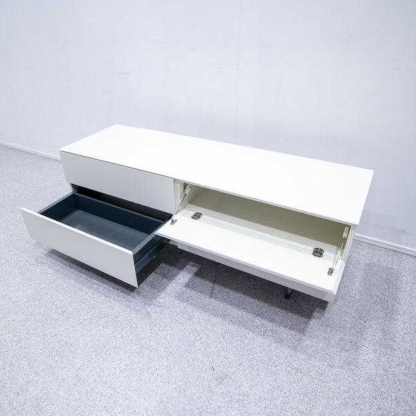 Cassina ixc. / LOTUS theater board
