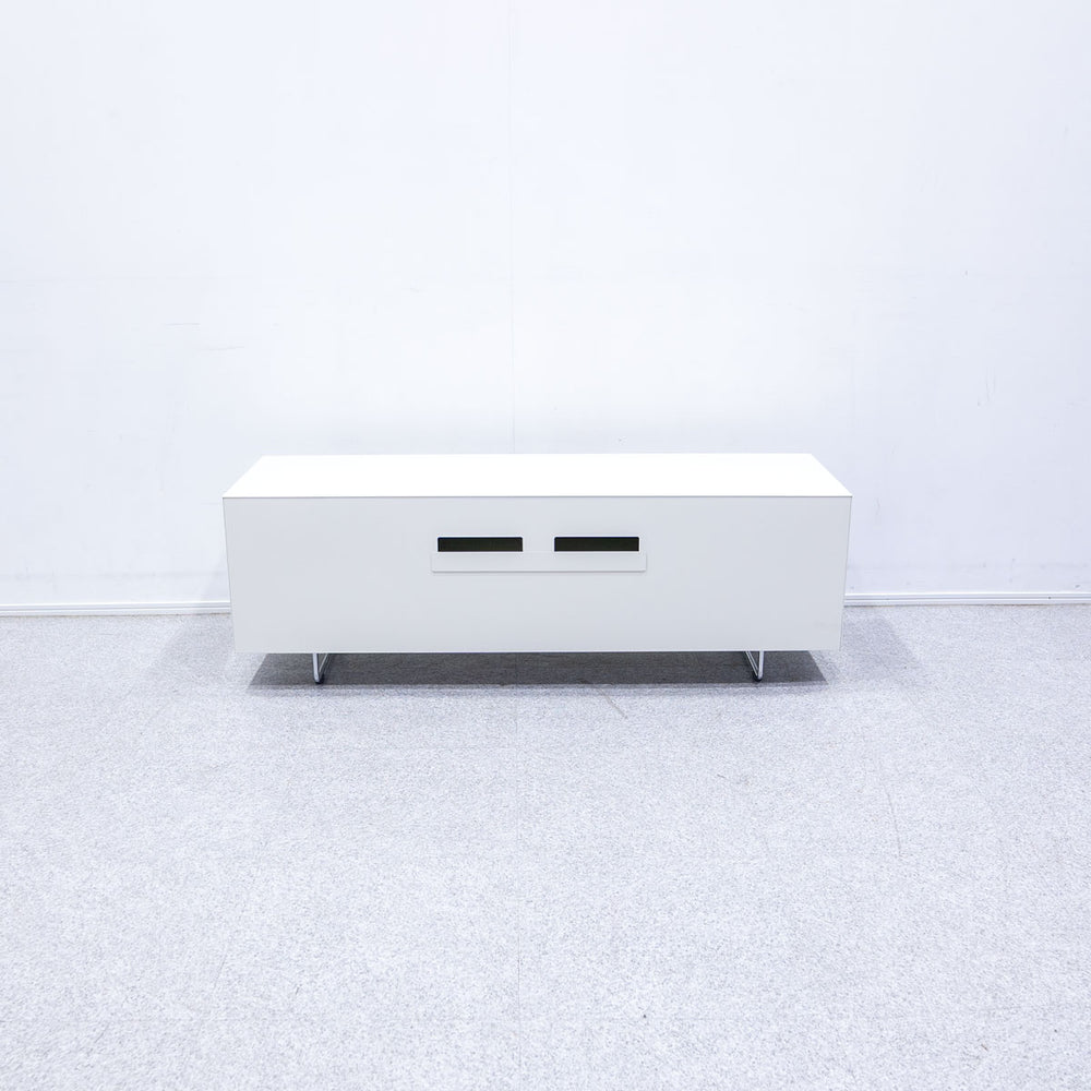 Cassina ixc. / LOTUS theater board
