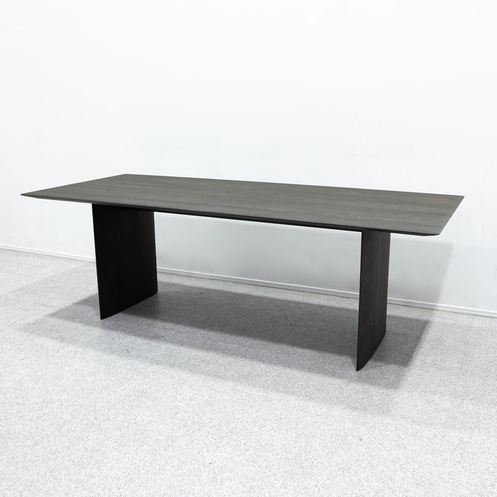 TIME&STYLE / A table in the silent forest