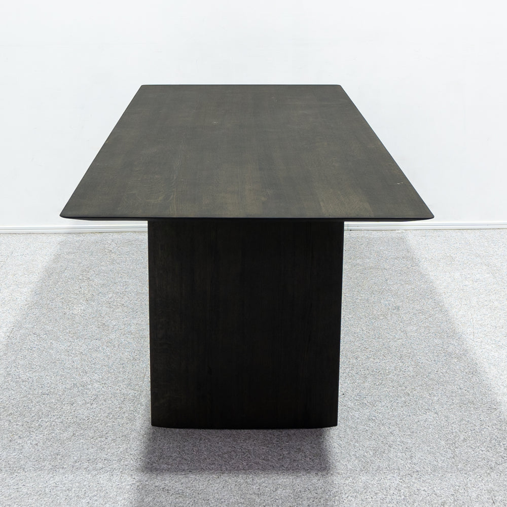 TIME&STYLE / A table in the silent forest