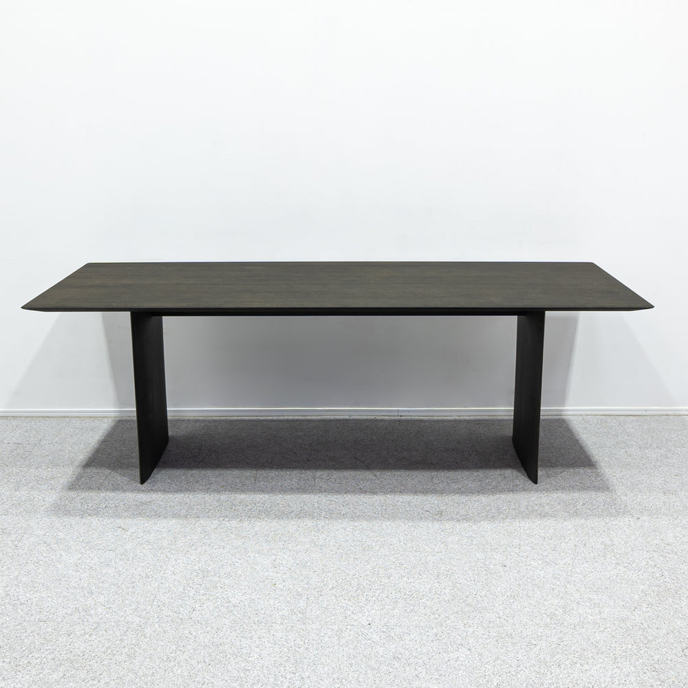 TIME&STYLE / A table in the silent forest