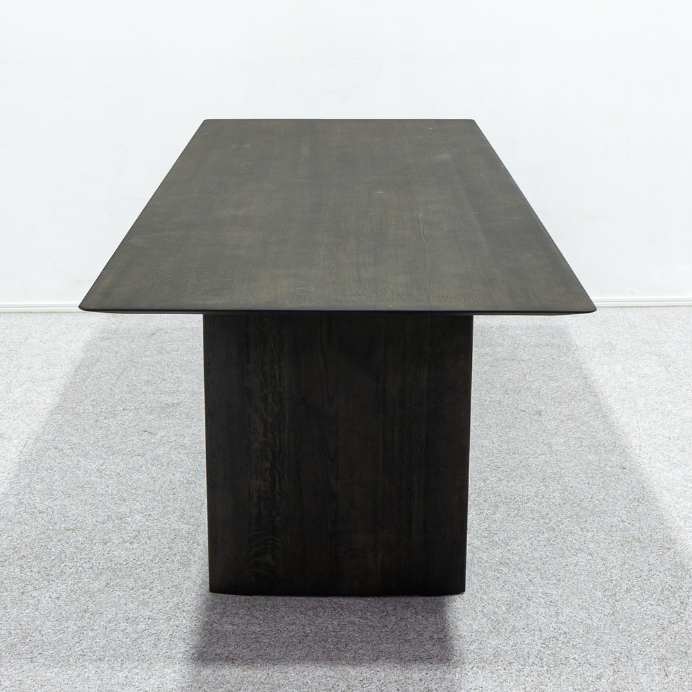 TIME&STYLE / A table in the silent forest