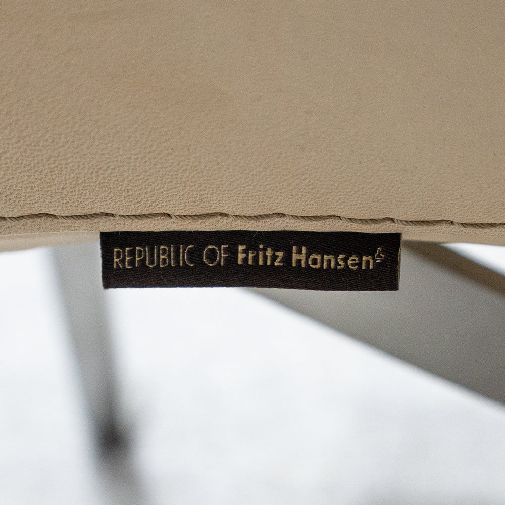 FRITZ HANSEN / PK22