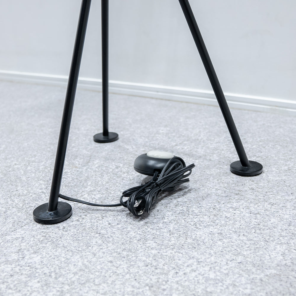 GUBI / Grasshopper Floor Lamp
