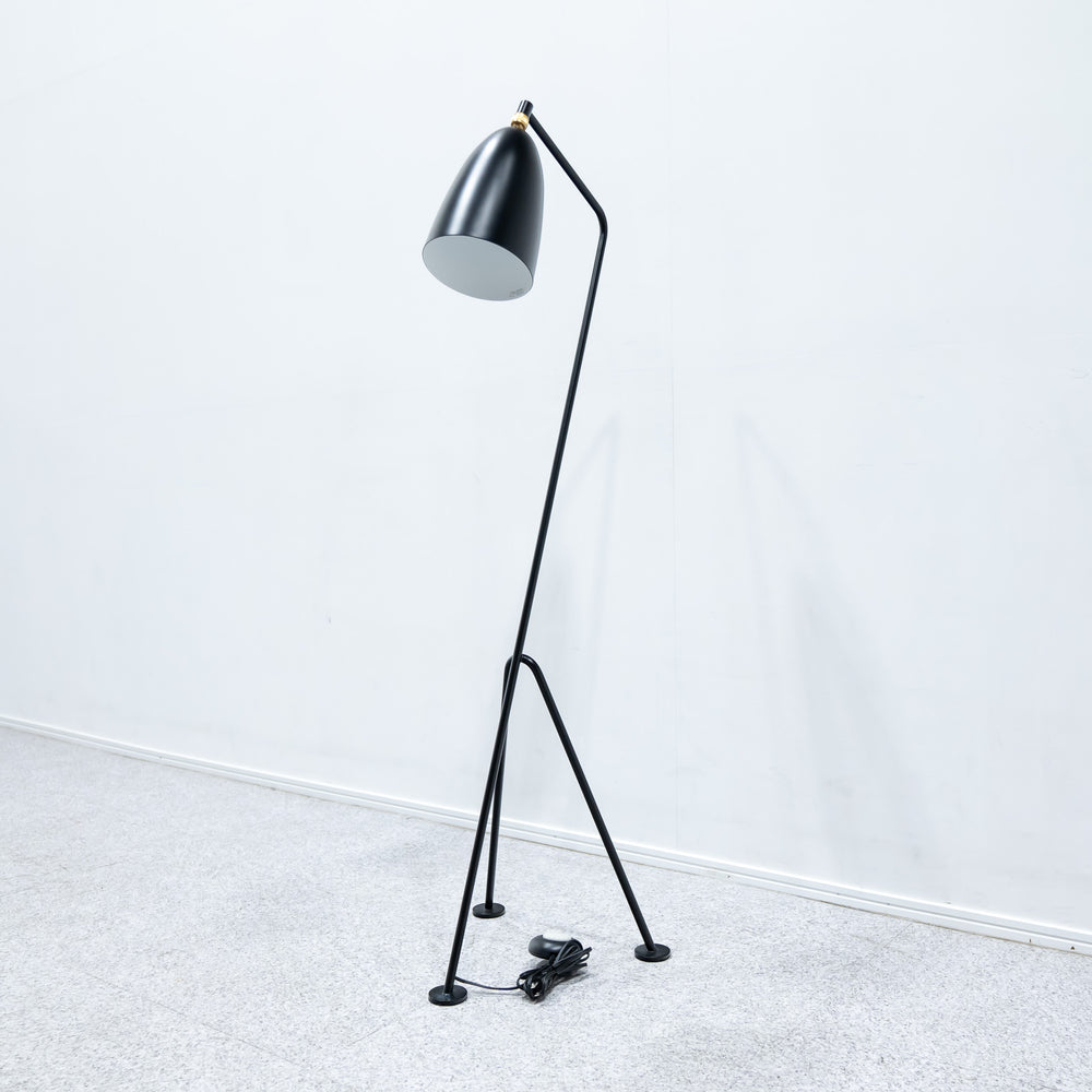 GUBI / Grasshopper Floor Lamp