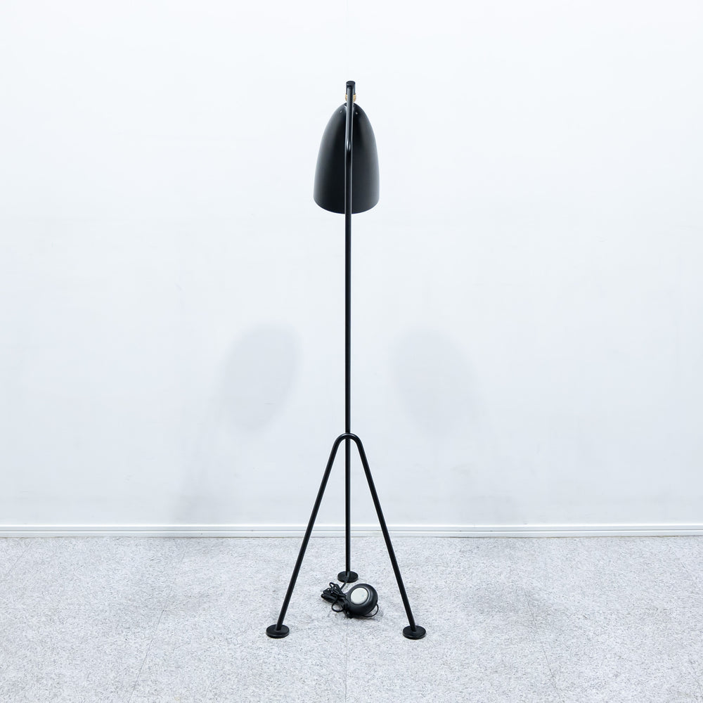 GUBI / Grasshopper Floor Lamp