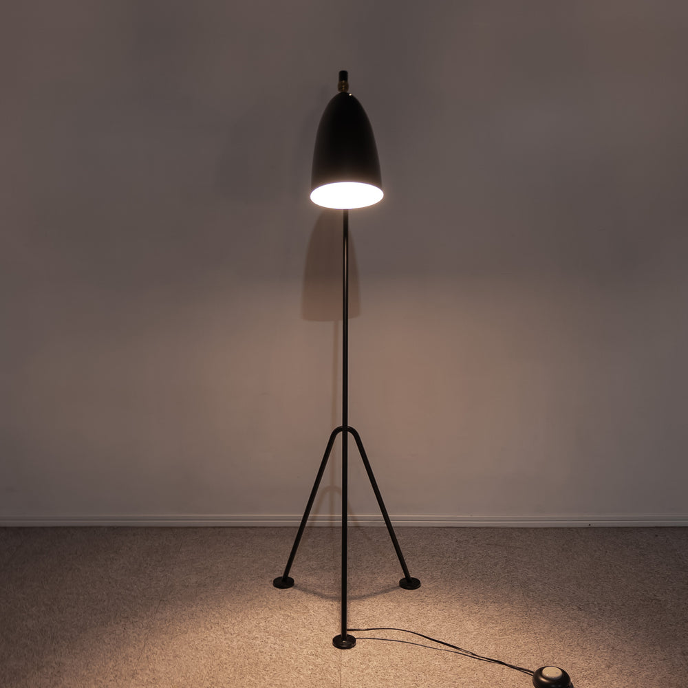 GUBI / Grasshopper Floor Lamp