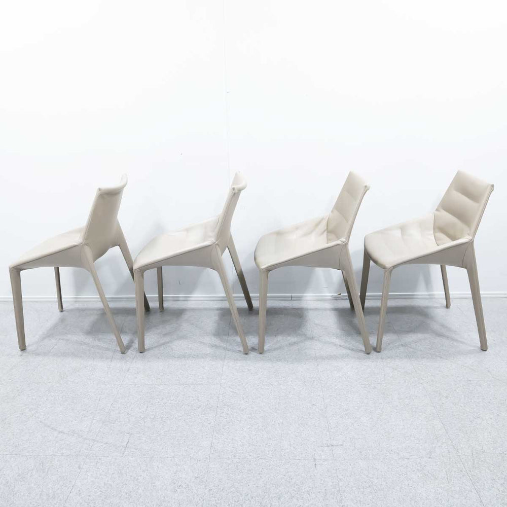 Molteni&C / OUTLINE