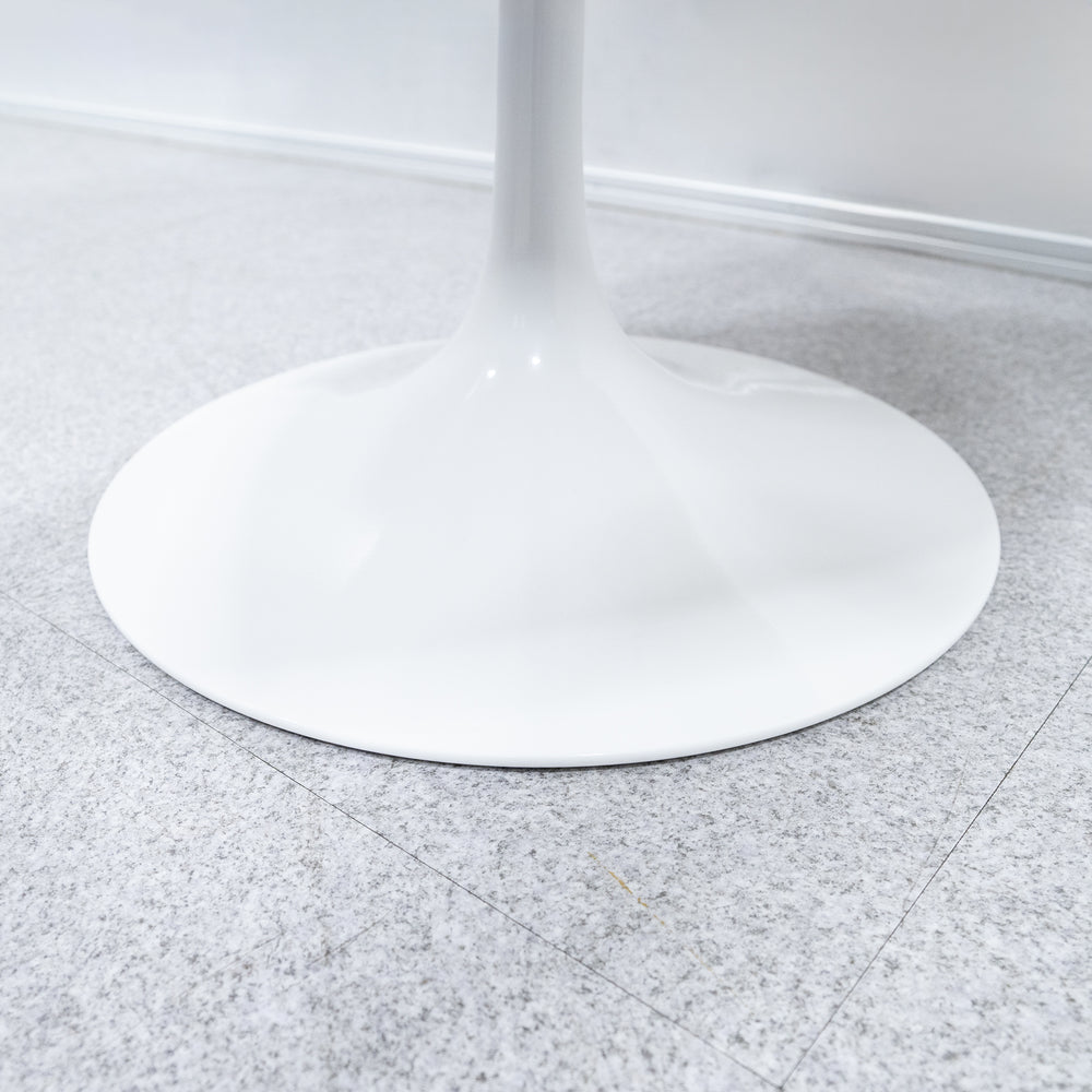 Knoll / Saarinen Collection Round Table