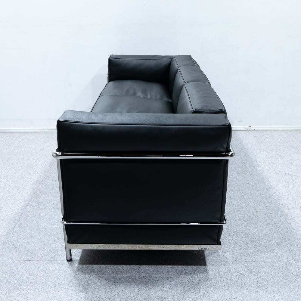 Cassina / 2 FAUTEUIL GRAND CONFORT, PETIT MODELE