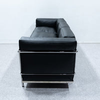 Cassina / 2 FAUTEUIL GRAND CONFORT, PETIT MODELE