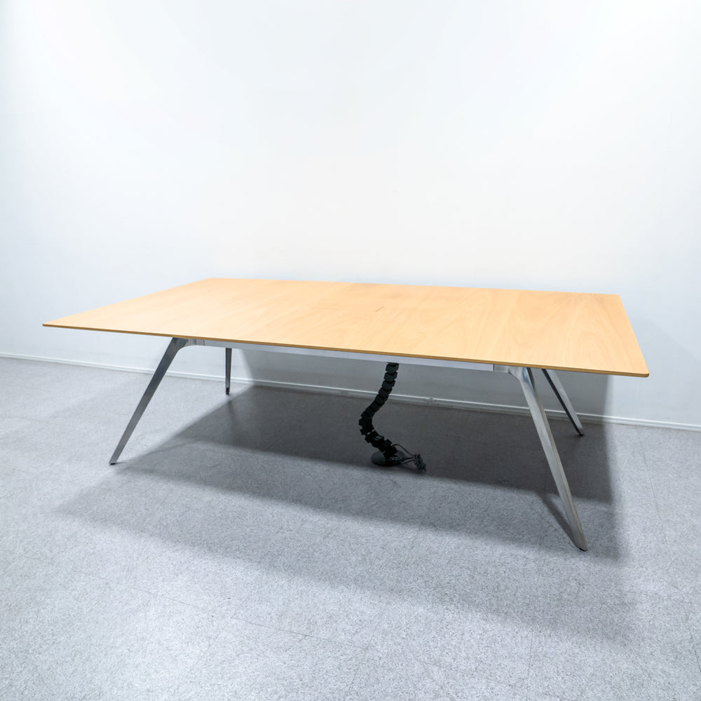 Cassina ixc. / JOY