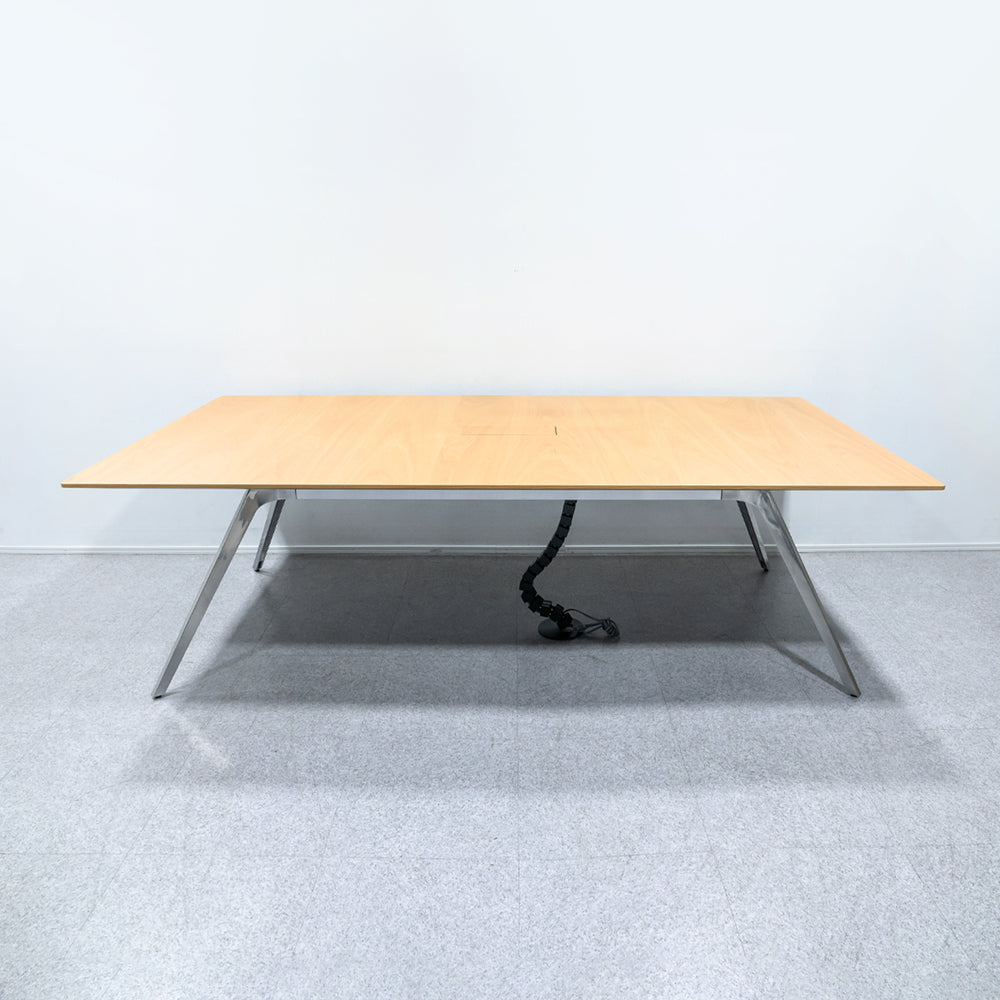 Cassina ixc. / JOY