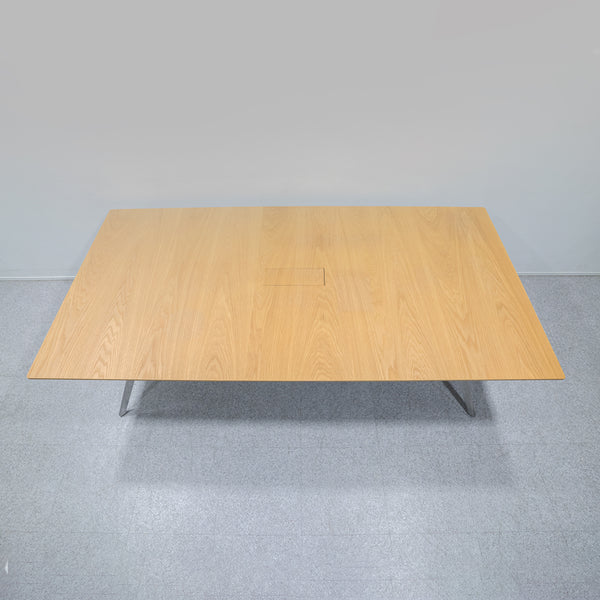Cassina ixc. / JOY